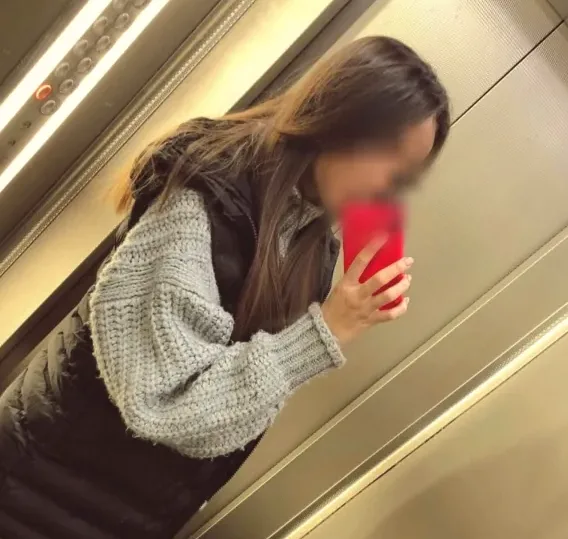 Amber, 31