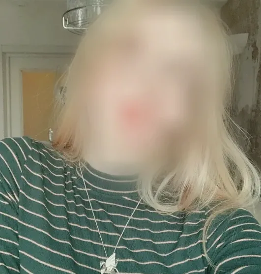 Angela, 19
