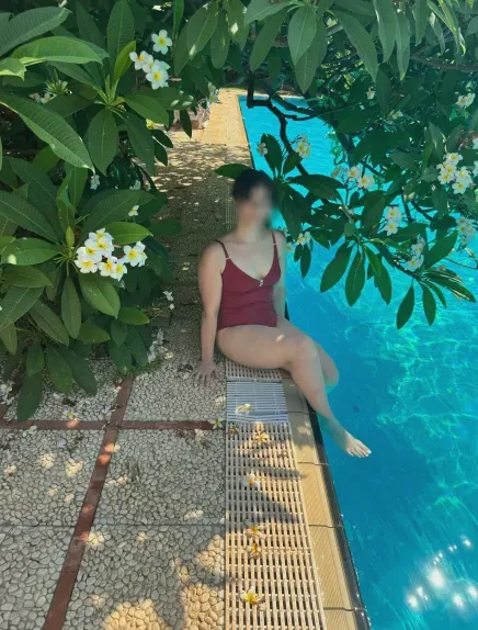 Angela, 33