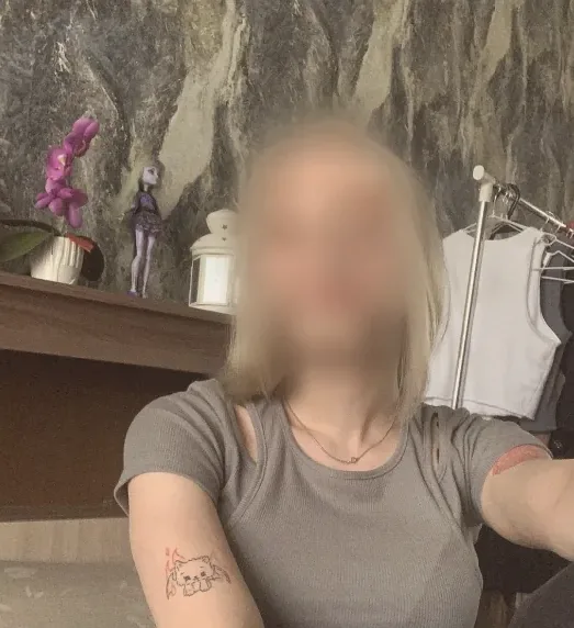 Anouk, 19