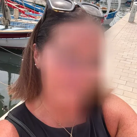 Bouchra, 32