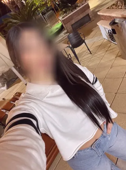 Chantal, 24