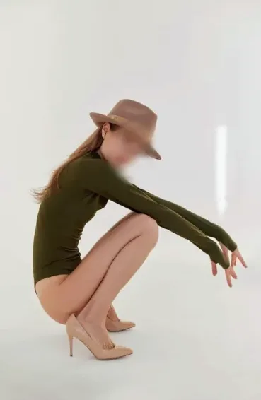 Eva, 30