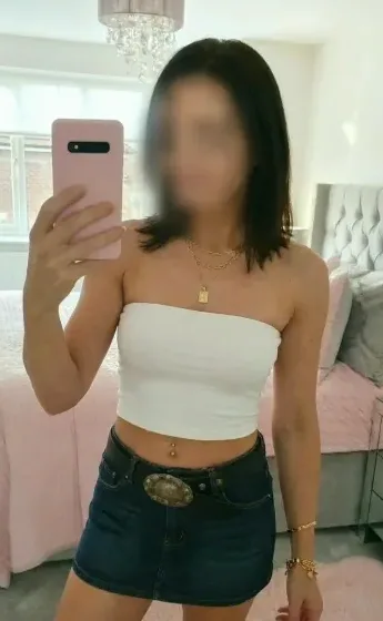 Julie, 24