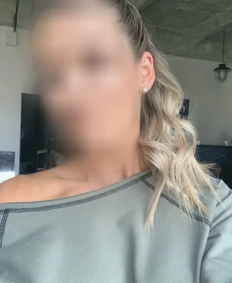 Monique, 21