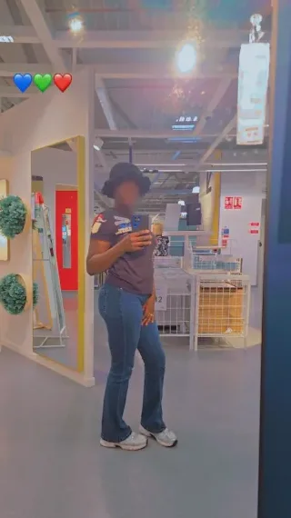 Olivia, 29