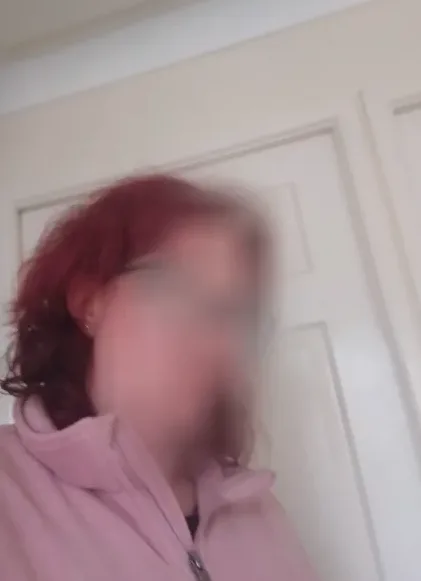 Shania, 33
