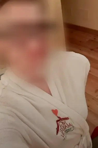Suzanne, 40